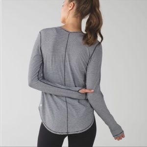 Lululemon Yogini 5 Year Long Sleeve Sz 6